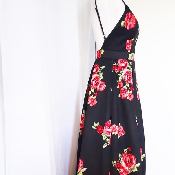 Red Roses Gown - Picture 6 of 8